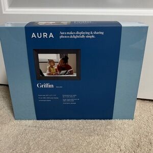 Aura Griffin Frame in Black